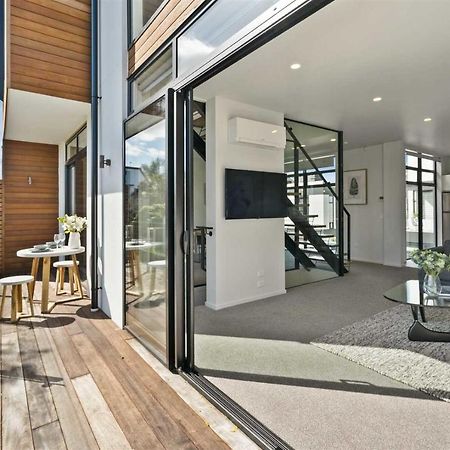 Architectural Urban Diamond Villa Christchurch Exterior photo
